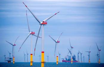 Vista aérea de las turbinas eólicas que conforman el parque eólico marino Middelgrunden de Copenhague (Dinamarca). FOTO Getty
