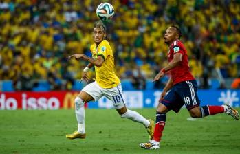 Duelo entre Brasil y Colombia en Fortaleza, el 4 de julio de 2014, por los cuartos de final de la Copa del Mundo. Los auriverdes vencieron por un apretado 2-1. En la acción, Neymar y Camilo Zúñiga. FOTO Archivo-Colprensa