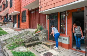 En Villa Ventura los aguaceros son un calvario por el temor de que las aguas residuales comiencen a brotar. Hasta el momento nadie le da una solución a la problemática. FOTO MANUEL SALDARRIAGA