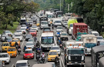 La medida del pico y placa regresó después del puente festivo en los 10 municipios del Valle de Aburrá. FOTO: JAIME PÉREZ