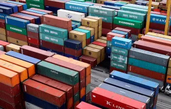 China se consolidó como el principal origen de las importaciones colombianas en marzo de 2026, impulsada por el aumento en compras de vehículos, motocicletas y maquinaria. FOTO EL COLOMBIANO