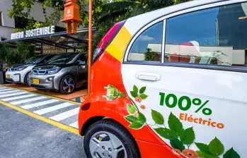 En mayo de 2026, el registro de vehículos eléctricos creció un 252%, alcanzando 5.001 unidades respecto al mismo mes del 2025, equivalente al 17,8% del total de vehículos nuevos registrados en mayo. FOTO: El Colombiano.