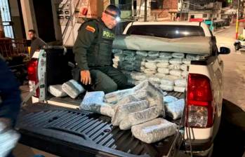 Esta era la camioneta interceptada por las autoridades con más de media tonelada de marihuana en La Maruchenga, Bello. FOTO: CORTESÍA POLICÍA METROPOLITANA