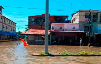Así se ven las calles del municipio de El Bagre, Bajo Cauca antioqueño, por cuenta de los desbordamientos de dos ríos. FOTO: CORTESÍA ALCALDÍA DE EL BAGRE