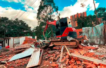 Pese a los inconvenientes de orden público, la Alcaldía de Medellín avanza en la demolición de 166 viviendas en el corregimiento Altavista por el alto riesgo en el que se encuentran. FOTO: Cortesía