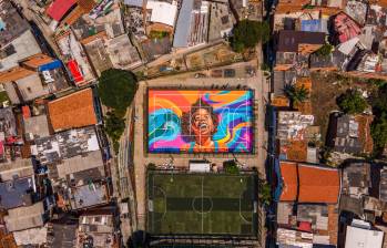 Esta transformación no solo mejora la infraestructura, sino que también añade una capa de arte urbano que embellece el barrio y enriquece el entorno. Foto: Camilo Suárez Echeverry