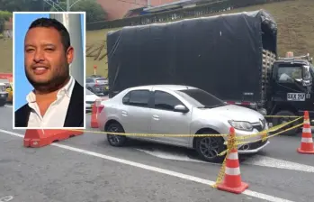 Las evidencias encontradas en este carro, el cual fue abandonado a un kilómetro del crimen, permitieron la plena identificación de los presuntos responsables del crimen del empresario Julián Escobar Jiménez (detalle), de 38 años. FOTO: GUILLERMO LEÓN OSPINA MUÑOZ