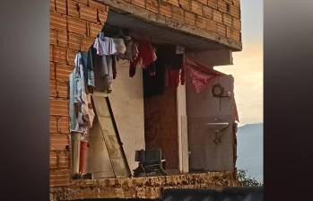 El colapso de este muro en el barrio Manrique Las Granjas provocó la muerte del niño Sebastián Jesús Valencia Valencia, de 5 años. FOTO: CORTESÍA