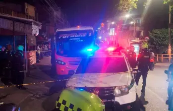Dentro de este bus ocurrió el asesinato de dos mujeres, el cual se le atribuye a miembros del grupo La Terraza. FOTO: CORTESÍA