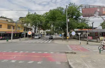 En este sector de la carrera 70 con la circular 1, en el barrio Laureles, de Medellín, ocurrió el intento de secuestro del ciudadano británico y de su pareja. FOTO: GOOGLE MAPS