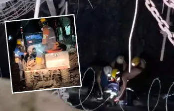 En videos quedaron registrados como trabajadores informales de las minas abandonan a las personas lesionadas en uno de los socavones de la Zijin Continental Gold. FOTOS: Cortesía