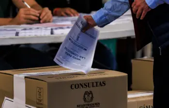 El proyecto de ley, ya aprobado en la Cámara de Representantes, exige que los electores prueben su ciudadanía estadounidense al inscribirse en el padrón electoral, con certificado de nacimiento o pasaporte, y que, al momento de votar, presenten un documento de identidad válido. FOTO: Camilo Suárez