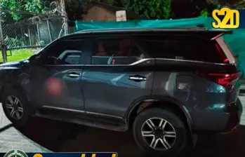 Esta es la camioneta en la cual fue encontrada la millonaria suma, en la vía Ibagué - Girardot. FOTO: CORTESÍA DE POLICÍA.