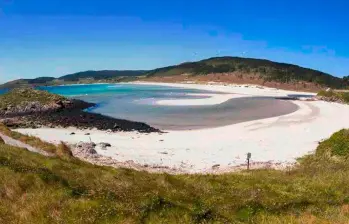 Esta es la playa de Lires, en la provincia de La Coruña, España. Es considerada una de las más peligrosas y hay restricciones para su visita. FOTO: TOMADA DE INTERNET (visitacostadamorte.com)