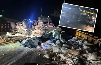 Así quedaron dos de los vehículos implicados en este accidente, el cual dejó como víctima a una pasajera del carro particular. Ocurrió a pocos metros del acceso al municipio de Ebéjico, Antioquia. FOTOS: CORTESÍA