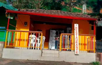 Así quedó este restaurante de la zona urbana de Andes, luego de que los delincuentes ingresaran y se robaran toda la carne. FOTO: CORTESÍA CONEXIÓN SUR