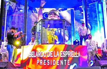 Abelardo de la Espriella dio sus primeras palabras como presidente electo desde Barranquilla. Foto: Manuel Pedraza / AFP