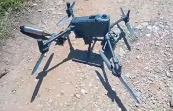 Estos serían los drones que usaron las disidencias de las Farc para perpetrar el ataque contra la mina en Segovia. Son adecuados para lanzar granadas de mortero. FOTO: CORTESÍA GOBERNACIÓN DE ANTIOQUIA