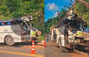 El bus fue extraído con el uso de grúas este fin de semana y ya se le están haciendo todos los peritajes para establecer qué ocurrió realmente en la madrugada del pasado domingo 14 de diciembre. FOTOS: Cortesía