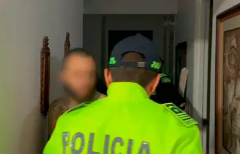 Alias Lukas, señalado cabecilla de esta red transnacional de la trata de personas, fue capturado en un conjunto residencial de Medellín. En la ciudad hubo otras ocho capturas por este caso. FOTO: CORTESÍA POLICÍA NACIONAL