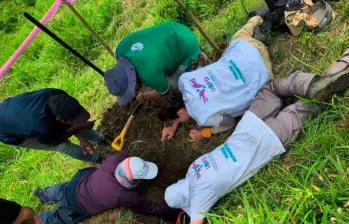 La ubicación de los dos cuerpos y la posterior recuperación se efectuó por personal de la Unidad de Búsqueda de Personas Dadas por Desaparecidas (UBPD) en el corregimiento El Tomate, de San Pedro de Urabá. FOTO: CORTESÍA UPBD