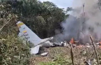 Así quedó la aeronave que transportaba a los militares que se accidentó en Puerto Leguízamo, Putumayo. FOTO: REDES SOCIALES