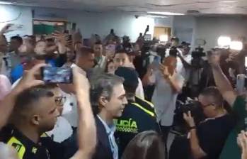 Momentos del agarrón del alcalde con concejales opositores. FOTO: captura de video