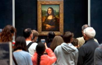 Más de 20.000 personas visitan a diario La Mona Lisa en el museo de Louvre. FOTO Getty