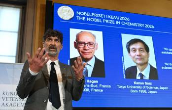 Henri Kagan, de 95 años y profesor emérito en la Universidad de París-Saclay, y Kenso Soai, de 76 años y docente en la Universidad de Ciencias Naturales de Tokio, ganaron el Nobel de Química 2026. FOTO AFP