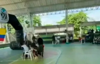 Este es el colegio Alto Cimitarra, uno de los que se ha tenido que desescolarizar por los combates cercanos. IMAGEN TOMADA DE VIDEO