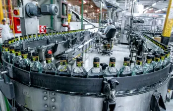 La Fábrica de Licores de Antioquia vendió 73,2 millones de unidades al cierre del año pasado. FOTO Jaime Pérez