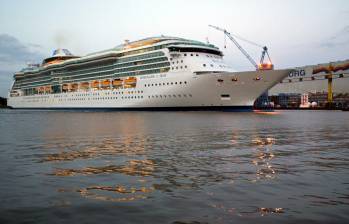 El Serenade of the Seas, crucero de 293 metros construido en el astillero Meyer de Alemania para Royal Caribbean, llegó este 2 de octubre a Miami, EE. UU. FOTO: AFP 
