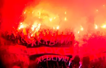 No se tiene registro de otro partido en la historia del fútbol colombiano en el que se haya detonado pólvora al interior del estadio durante todo el partido. FOTOS: CAMILO SUÁREZ