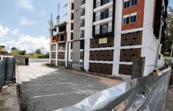 El edificio fue construido con fallas protuberantes que amenazaban su solidez, por eso fue demolido mediante implosión. FOTO: JULIO CÉSAR HERRERA