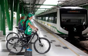 El Metro de Medellín extenderá su operación comercial y flexibilizará el ingreso de mascotas y bicicletas durante la Feria de las Flores. FOTO: Manuel Saldarriaga