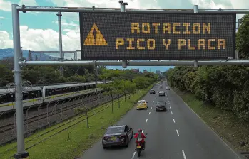 Las autoridades del Valle de Aburrá anunciaron que la rotación del pico y placa para el segundo semestre de este año se tiene prevista para la primera semana de agosto, en medio de la Feria de las Flores. FOTO: MANUEL SALDARRIAGA