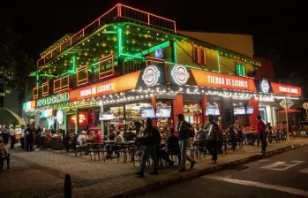 Algunas de las zonas más ruidosas de Medellín son el Parque Lleras, la avenida 70 y el Parque Berrío, zonas conocidas por su oferta de discotecas, bares, rooftops y otros. Foto: Andrés Camilo Suárez