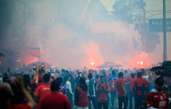 Los desmanes entre aficionados de los dos equipos en la final de la Copa 2025 dejaron, por ahora, un saldo de 59 heridos. FOTO camilo suárez