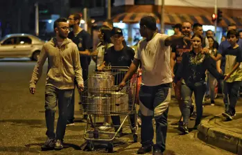 Los aguapaneleros no solo ofrecen comida a los habitantes de calle, también oportunidades de crecimiento y actividades sociales. FOTO Cortesía