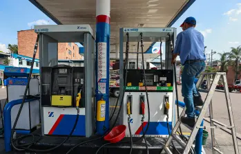 Una reducción de $500 aplicaría en las próximas horas el gobierno al precio de la gasolina. FOTO Manuel Saldarriaga