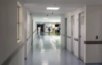 Miranda alertó posibles riesgos de corrupción y pidió a los entes de control investigar proyectos que podrían convertirse en nuevos ‘elefantes blancos’ en plena crisis del sistema de salud. FOTO: MANUEL SALDARRIAGA - REFERENCIA