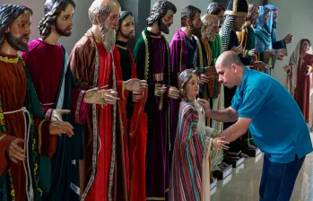 Templos alistan imágenes religiosas para Semana Santa, que iniciará mañana con procesión de Ramos. En Itagüí, Parroquia Nuestra Señora del Rosario lidera preparativos. FOTO MANUEL SALDARRIAGA