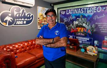 Latina Stéreo fue fundada el 31 de octubre de 1985. Antes de ser solo salsera, programaba bossa nova y jazz. En la imagen, el presentador de uno de sus programas, Eliabel Ángulo. FOTO: Manuel Saldarriaga.