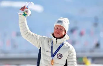 Johannes Klaebo, con nueve preseas doradas, iguala a leyendas como Katie Ledecky, Larisa Latynina, Paavo Nurmi, Mark Spitz y Carl Lewis; solo Michael Phelps lo supera en oros olímpicos. FOTO juegos de invierno