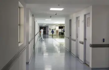 Los hospitales en Antioquia reportaron que la falta de recursos ha limitado la atención oportuna de pacientes y ha provocado retrasos en el pago a proveedores y personal asistencial. FOTO: Manuel Saldarriaga