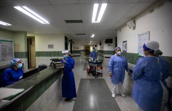 Personal médico en la Unidad Hospitalaria de Metrosalud ubicada en el barrio Belén. FOTO: CAMILO SUÁREZ