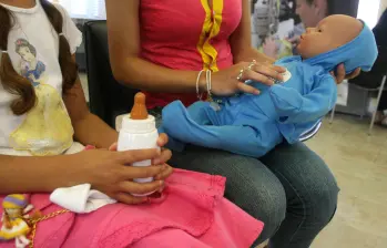 En las instituciones educativas de la ciudad se continúa trabajando en la formación de las mujeres para desincentivar el embarazo en niñas y adoolescentes. FOTO: JUAN ANTONIO SÁNCHEZ