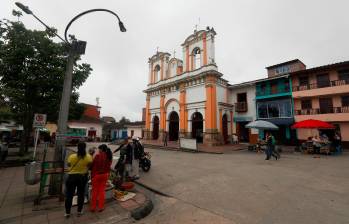 En la zona urbana de Anorí, 191 de las 370 familias desplazadas están recibiendo atención por parte de la alcaldía, a la espera de una solución para poder volver a sus viviendas. FOTO: MANUEL SALDARRIAGA