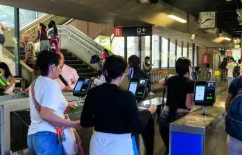 El Metro de Medellín y los demás modos del sistema integrado ajustaron sus tarifas desde el 10 de enero, en medio del encarecimiento de los costos operativos. FOTO: CAMILO SUÁREZ