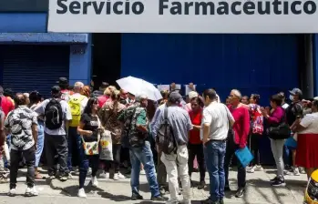 Filas, incertidumbre y tratamientos interrumpidos: el escenario que Defensoría evalúa tras las denuncias de usuarios de la Nueva EPS. FOTO: JULIO HERRERA.